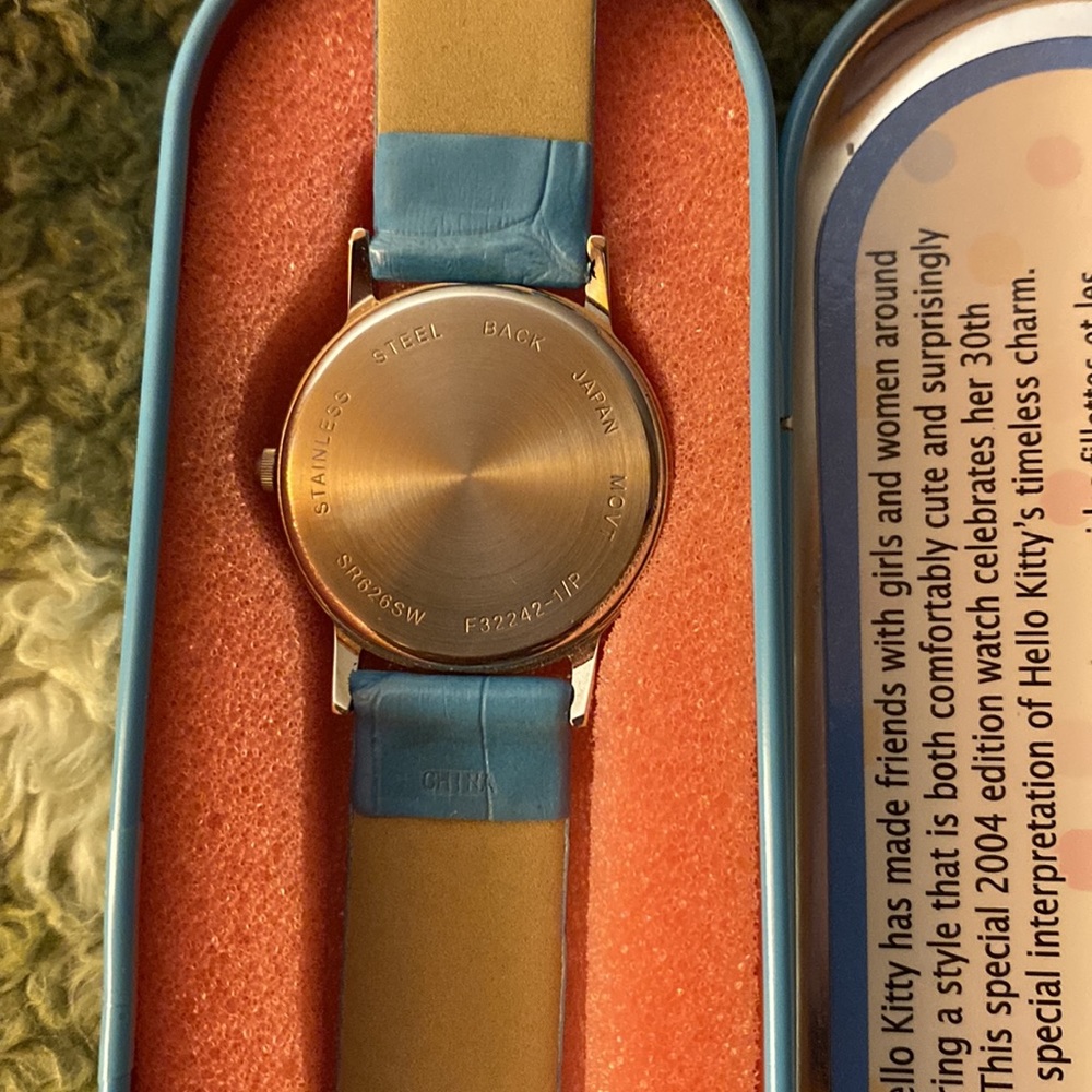 Hello Kitty Commemorative Watch - Picture 4 of 12